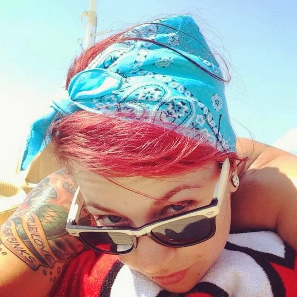 Meet your Posher, Crystal